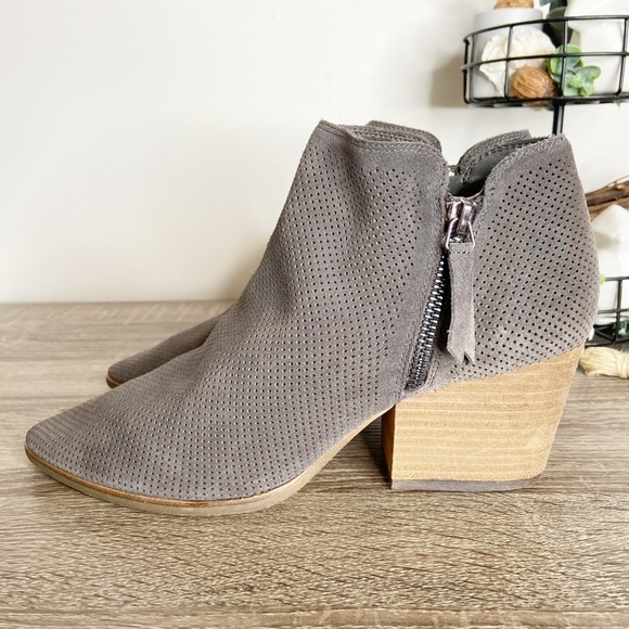 Vince Camuto Nethera Gray Perforated Leather Pointed Toe Ankle Booties 11M - Picture 4 of 12